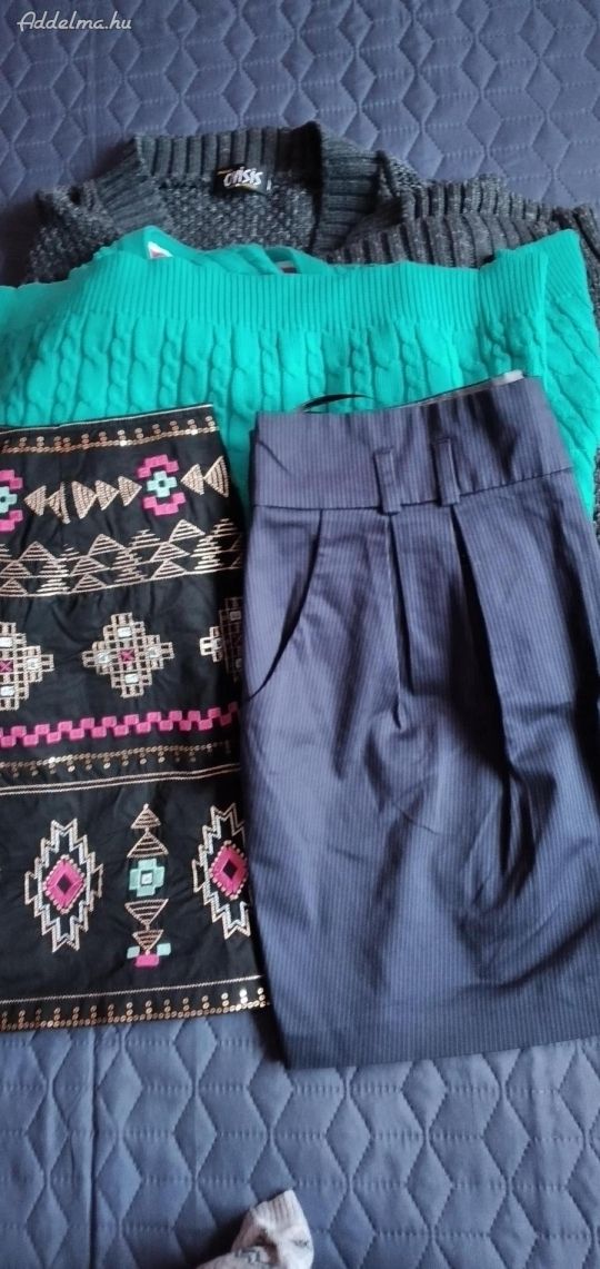 Kötött pulcsik,szoknyák / méret S