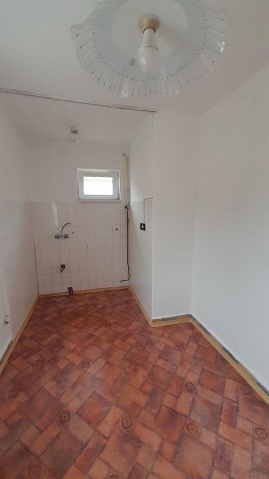 Lencztelepen, csendes utcájában,1 szobás kis ház, eladó.