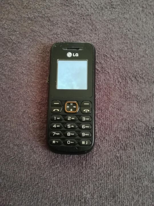 Lg a100 telefon eladó , világít csak képet nem ad.