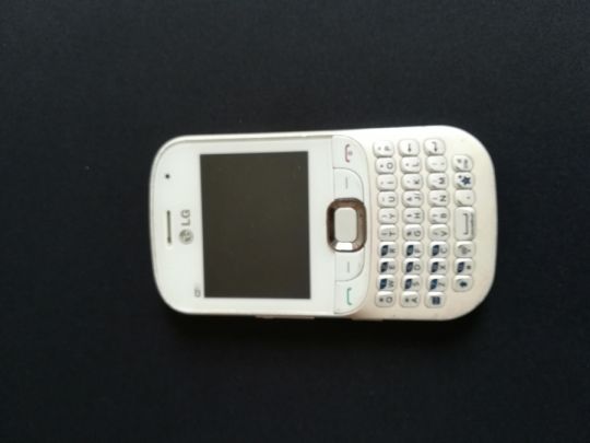 LG C365 telefon eladó Nem reagál semmire, hátlapja nincs meg