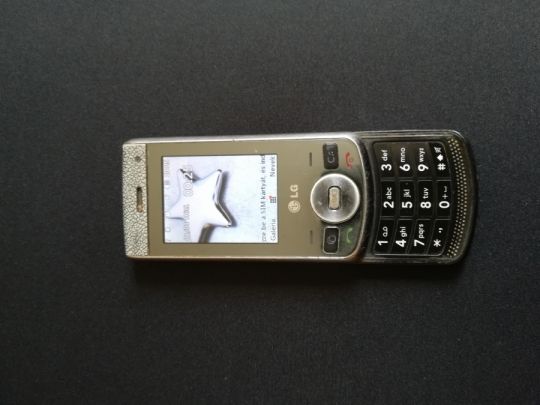 LG GD330 telefon eladó  Simet nem olvas