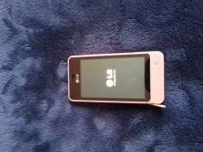Lg gd510 telefon eladó érintő hibás , hátlap nincs