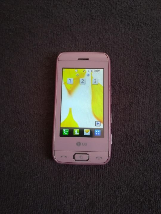 Lg gt400  telefon eladó , érintőhibás.