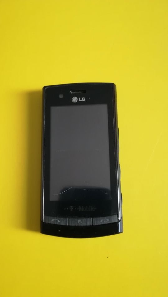 LG GT500 mobil, törött kijelzős, töltést veszi!!