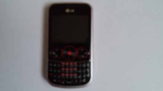 Lg gw300 telefon  eladó törött kijelzős!
