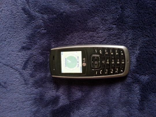 Lg kg110 telefon eladó nem tölt , beszéd hangszóró rossz
