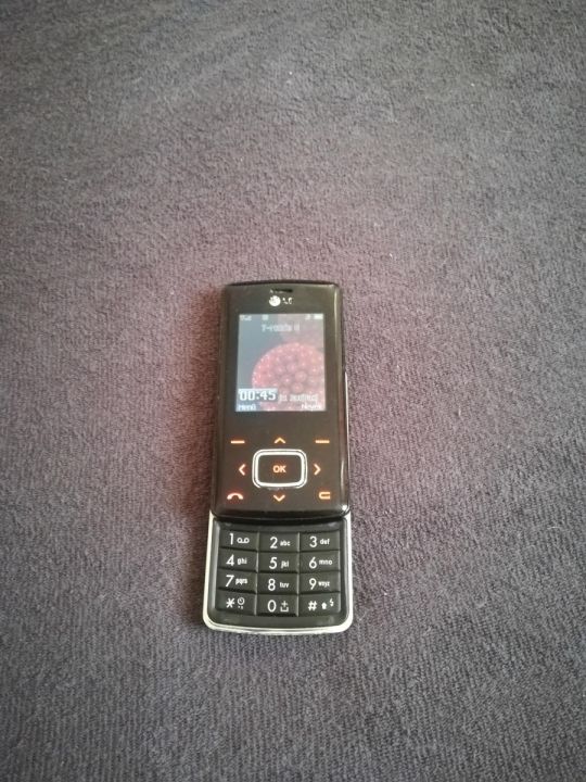 Lg kg800 telefon eladó , működik telekomos ,de