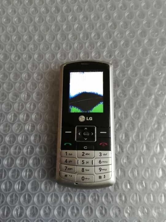 Lg kp170 eladó ,törött kijelzős és térerő hibás!