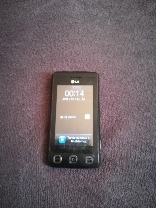 Lg kp500 telefon eladó , érintőhibás..