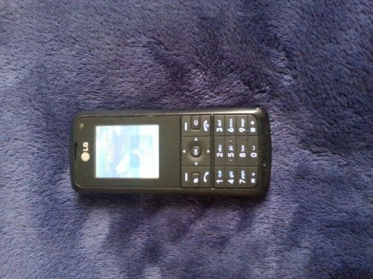 Lg ku250 telefon eladó t-mobilos , beszéd hamgszóró rossz