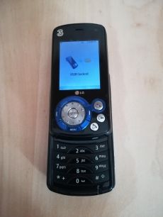LG U400 mobil eladó Bekapcsol, de nem olvas magyar Simet