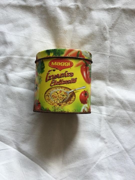 Maggi fém tartódoboz