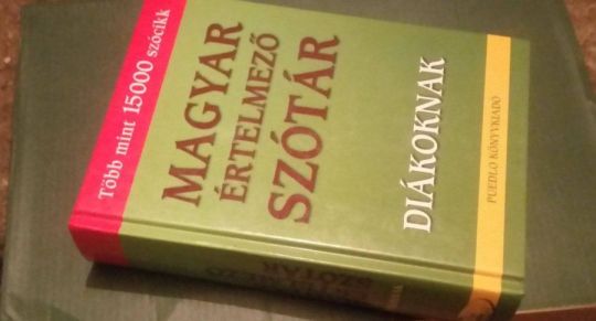 Magyar értelmező szótár diákoknak + szövegértés-alkotás