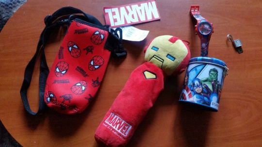 Marvel-Avengers-Bosszúállók táska, tolltartó, óra, álarc