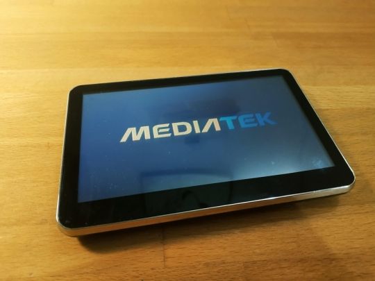 Mediatek GPS + 8GB microSD kártya + zárható tok