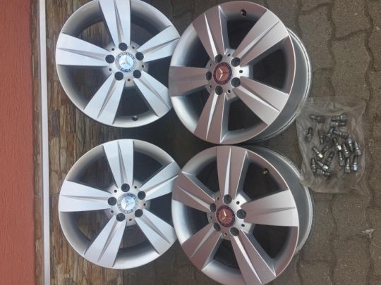 MERCEDES-BENZ GYÁRI CIKKSZÁMOS 17” ALU FELNI GARNIT. + CSAVAROK