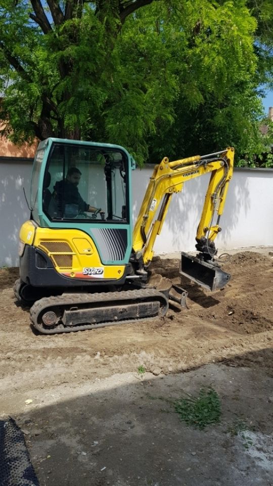 Mini kotró bérbe adása