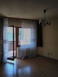 Miskolc-belvárosában első emeleti erkélyes újszerű lakás kiadó
