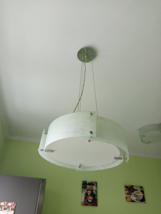 Modern csillár,normál foglalatos ledes izzókkal,pár éves