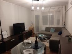 Modern stílusban felújított erkélyes lakás eladó