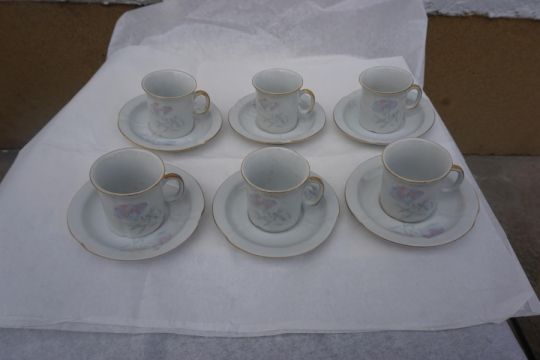 Mokkás porcelán készlet eladó.