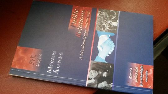 Mónus Ágnes: Public Relations - A bizalomépítés művészete