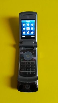 Motorola K1 mobil, jó, telekomos, kicsit kopott az előlap.