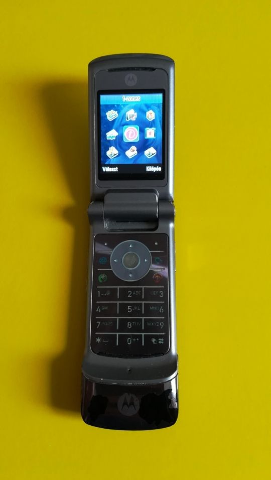 Motorola K1 mobil, jó, telekomos, kicsit kopott az előlap.