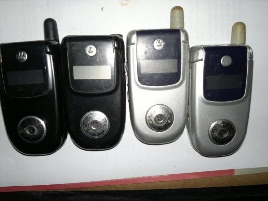 Motorola v220 telefon eladó. nem reagálnak