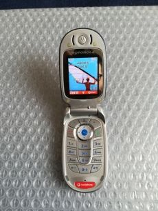 Motorola V550 eladó , működik vodás de töltés nem veszi!!