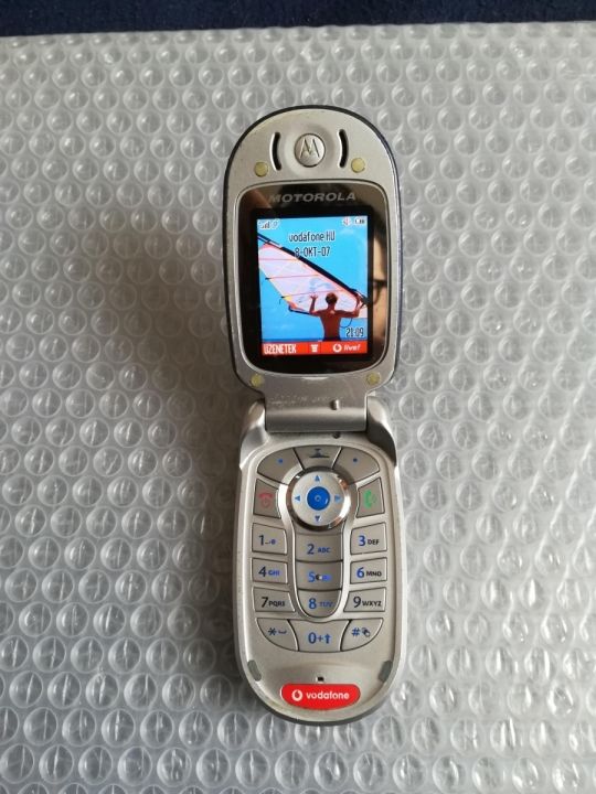 Motorola V550 eladó , működik vodás de töltés nem veszi!!