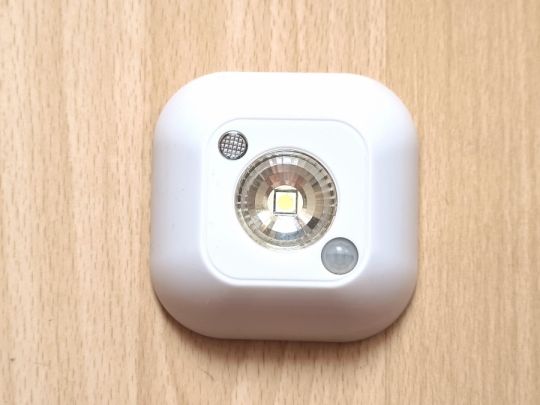 Mozgás és fényérzékelő led lámpa