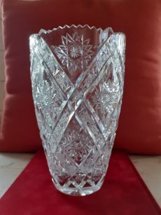 Nagyméretű kristályváza, gazdag díszítéssel