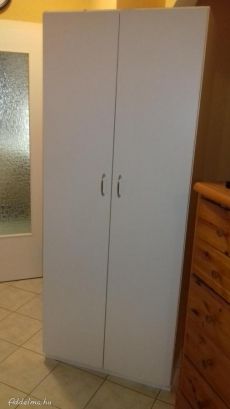Nagyméretű pakolós szekrény, előszoba szekrény