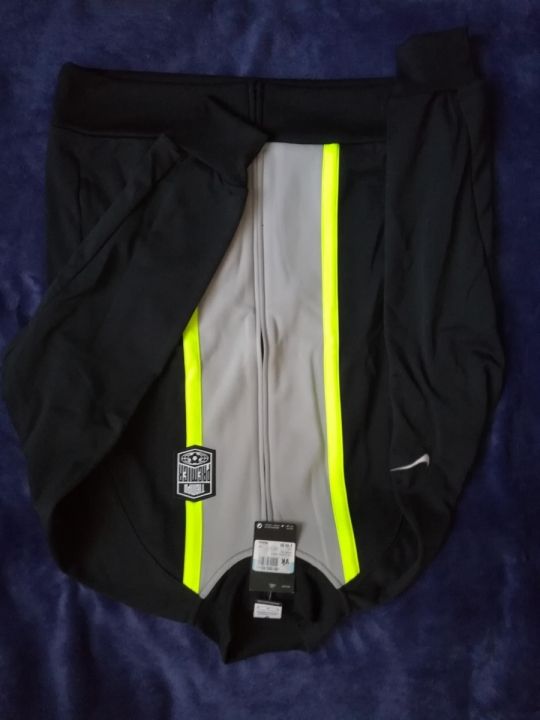 Nike új eredeti pulóver eladó m-es méretben.