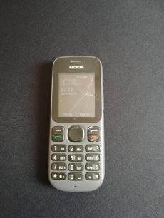 Nokia 101 telefon eladó Jó, előlap plexi repedt, független