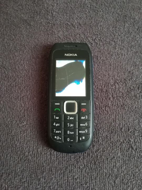 Nokia  1616 telefon eladó,törött kijelzős!