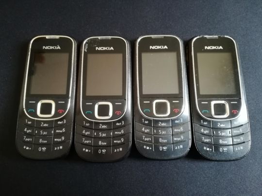Nokia 2323c-2 telefon eladó 2 db törött kjelzős, 1db biztosnsági
