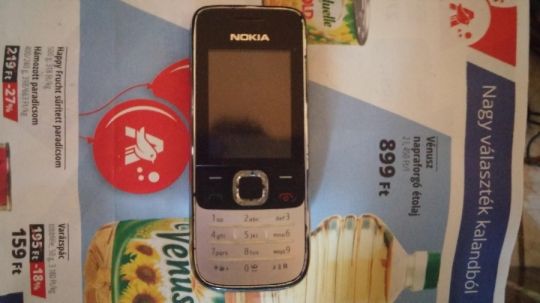 Nokia 2330 telefon eladó,jó és vodás  !