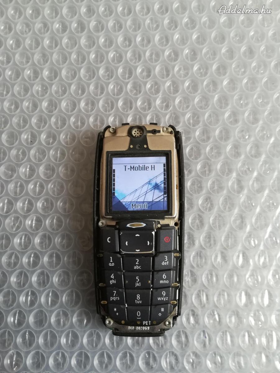 Nokia 2600 telefon eladó , jó és telekmomos , háza hiányos.