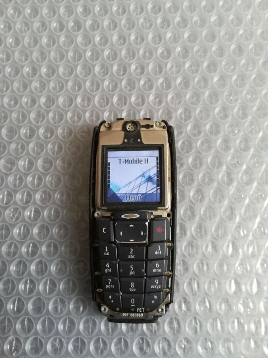 Nokia 2600 telefon eladó , jó és telekmomos , háza hiányos.