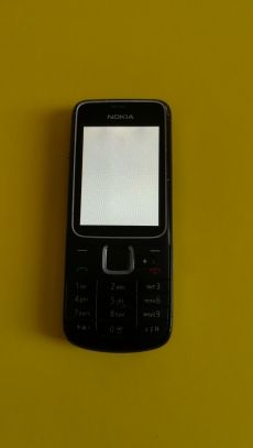 Nokia 2710 mobil eladó csak fehéren villog.