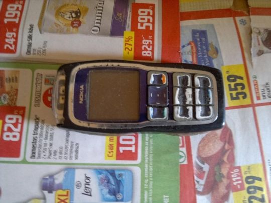 Nokia 3200 telefon eladó, mind hibás ,