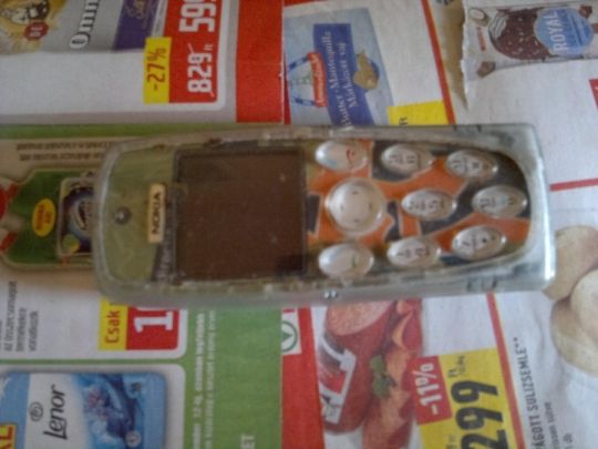 Nokia 3200 telefon eladó,csak világit , nem működik , hibás  !