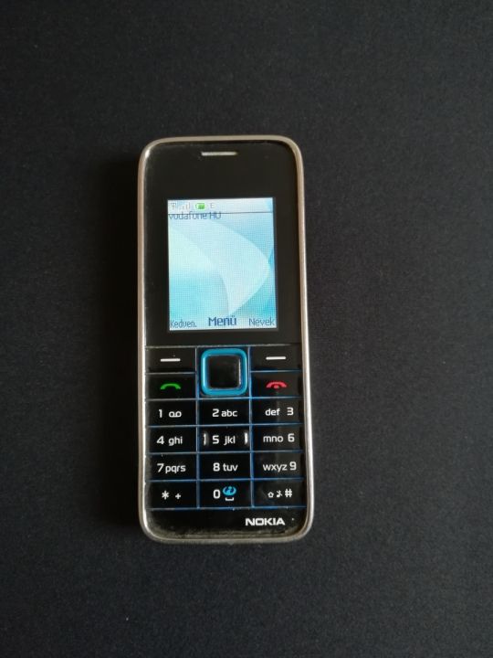 Nokia 3500c telefon eladó Egy fekete csík van a kijelzőn,