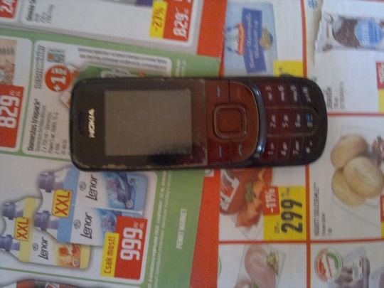 Nokia  3600 telefon eladó, simet nem érez !