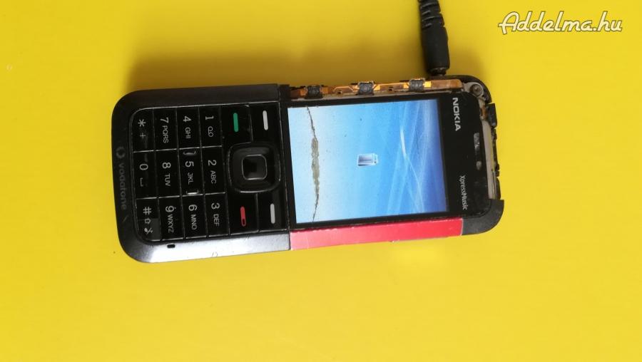 Nokia  5310 mobil csak töltőn ad képet előlapja törött.