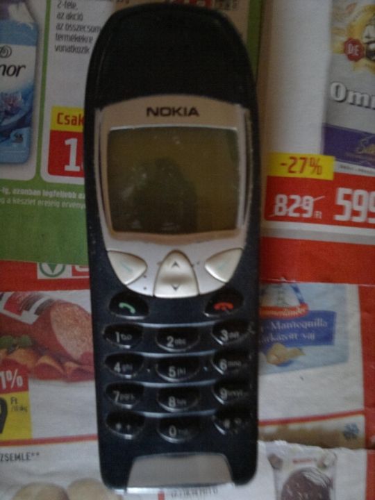 Nokia 6210 telefon eladó,bekapcsoló gomb hiányos ,kikapcsolgat