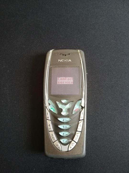 Nokia 7210 telefon eladó Contact service-t ír ki