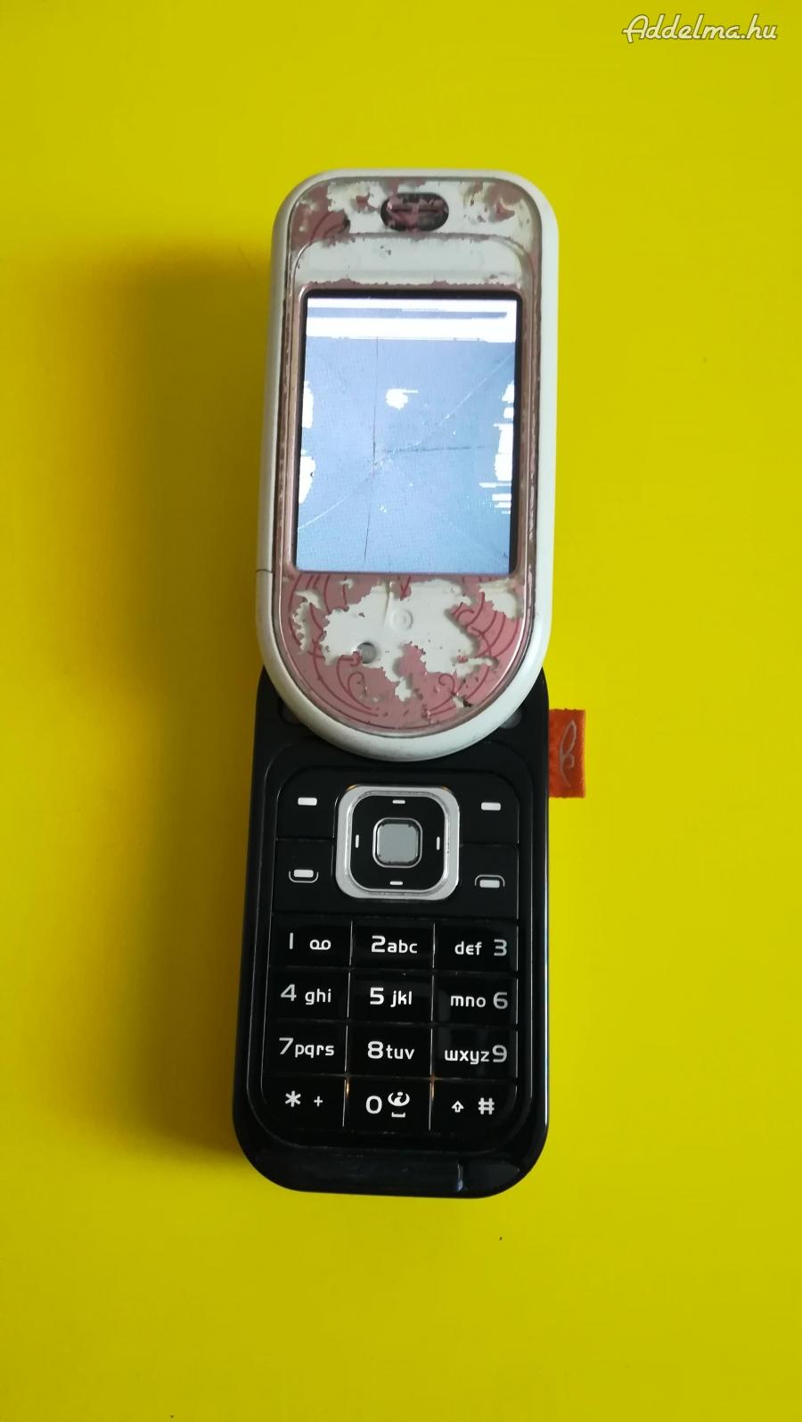 Nokia 7373 mobil eladó törött kijelzős , töltő